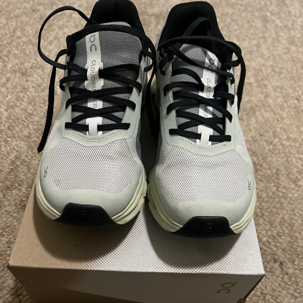 Gently used ON Cloudrunner Womens Size 8.